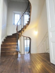 au fil de Troyes - escalier intérieur chambre d'hôtes